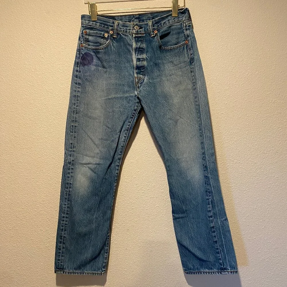 Levi’s 501 Men’s‎ Jeans 34x32 Button Fly Straight Fit with Minor Flaw